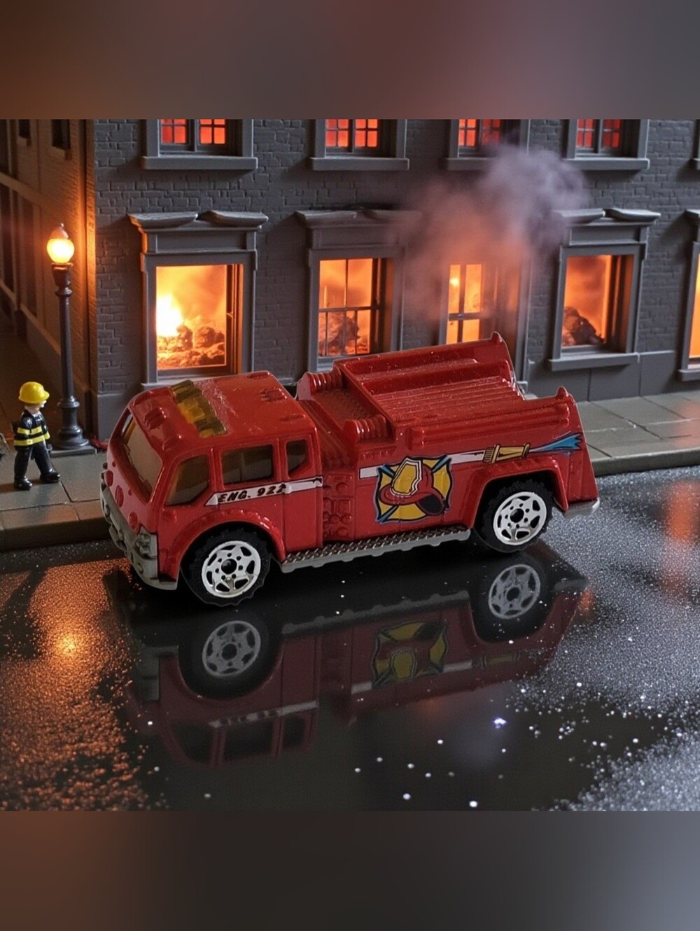 2001 Matchbox Water Pumper Red Fire Truck 1:64 Die-Cast Vehicle Vintage Vehicle.